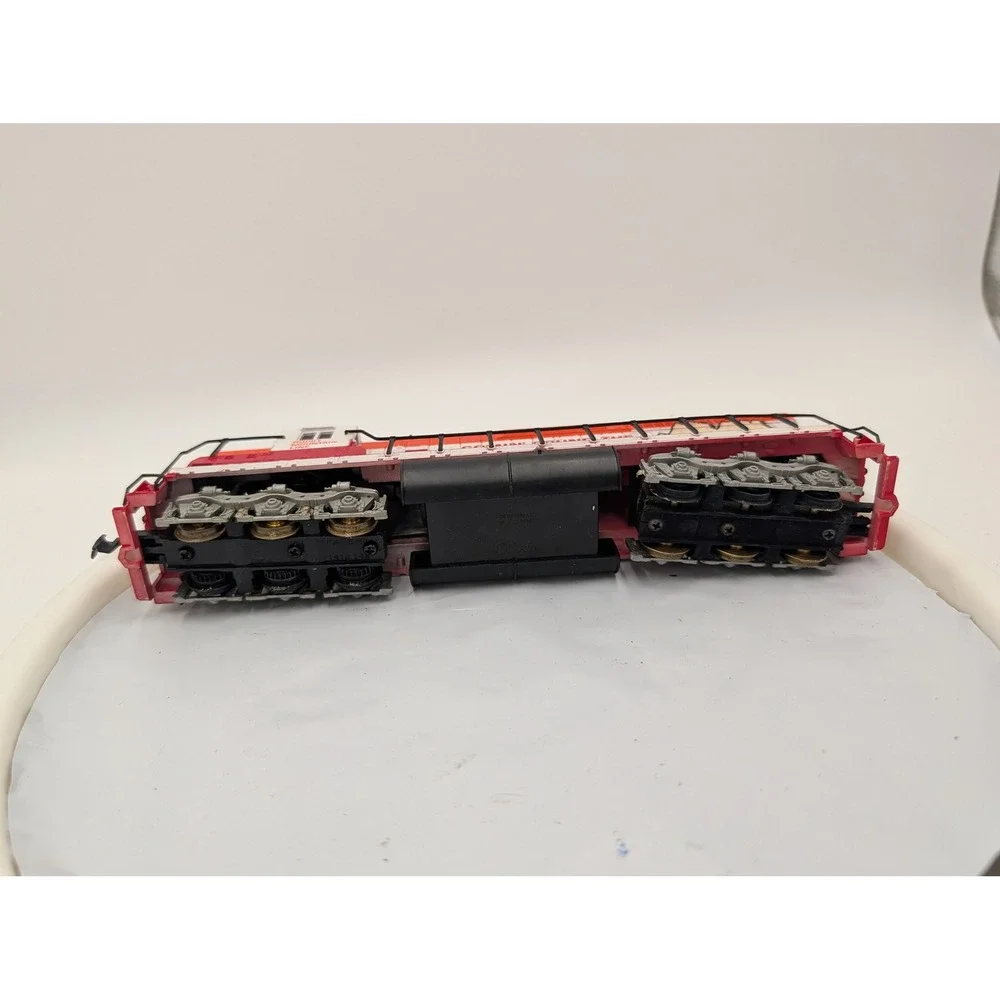 Rocky Mountain Line Diesel Locomotive HO‎ Scale Red White Comin Round Mountain